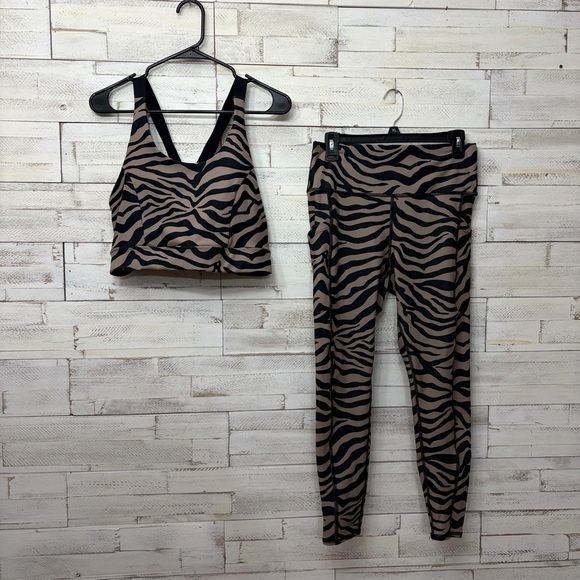 Savvi Pants - Savvi workout athletic set sports bra XL, leggings large zebra brown black